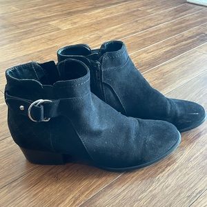 Low heeled bootie
